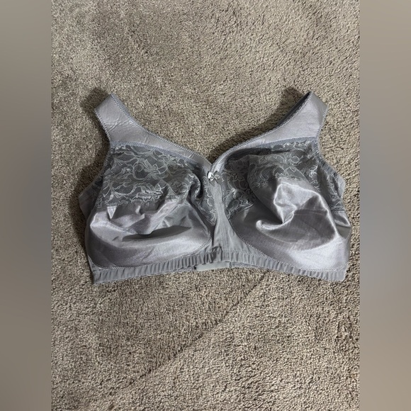 Glamorise Other - GLAMORISE Soft Grey Magic Lift Full-Figure wireless bra Support Bra
40H